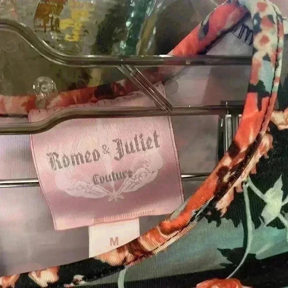 Ladies Romeo and Juliet  dress. Size medium. New with tags. - Picture 2 of 7